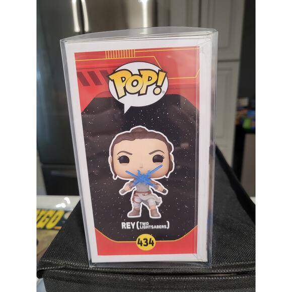 Funko Pop Star Wars Rey #434 Two Lightsabers Version 2021 In Protective Case - Picture 4 of 6
